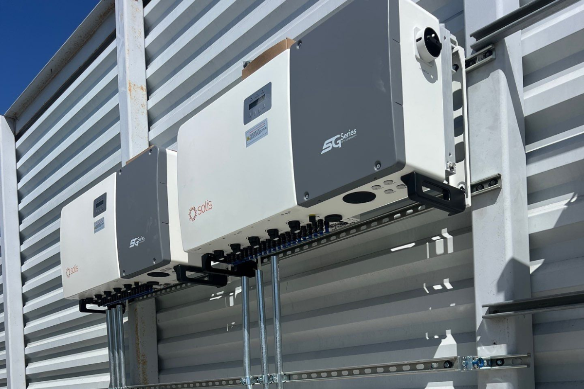Commercial microgrid installer